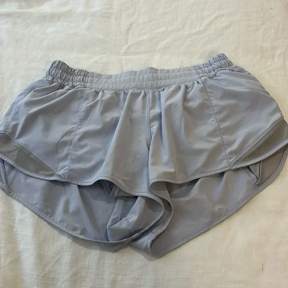 Lululemon Hotty Hot Shorts 2.5 Inseam - Picture 2 of 6